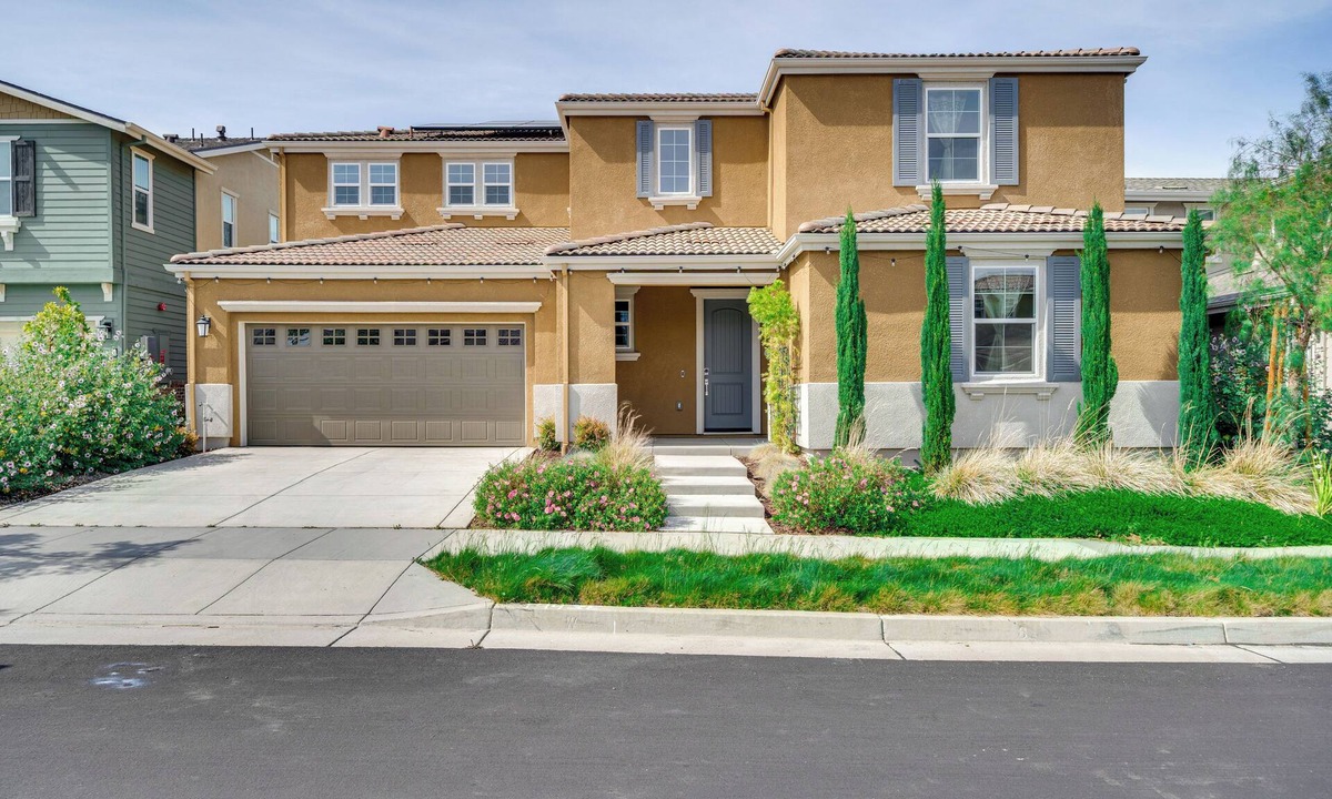 Tracy House | Pool Paradise: Spacious Tracy Home w/Yard!