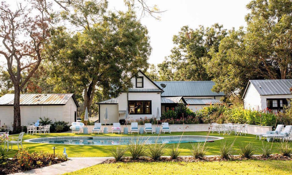 Round Top House | Pool + Pickleball + Firepit | IN TOWN | Sleeps 8