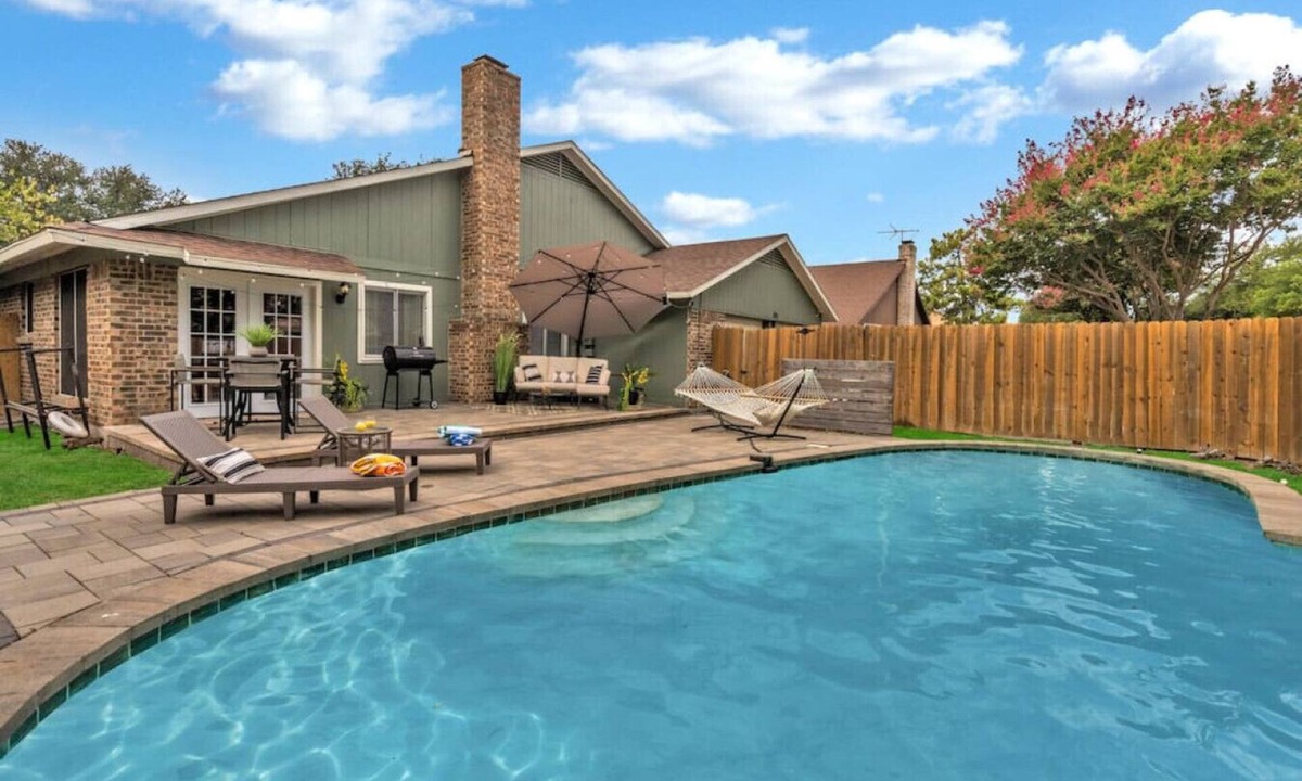 Richardson House | Pool Playhouse: FirePit, Grill, Billiards & Jenga