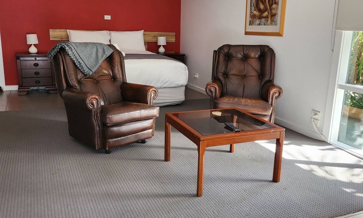 Kyneton Cottage | Pool room - tranquil spacious room with pool views.