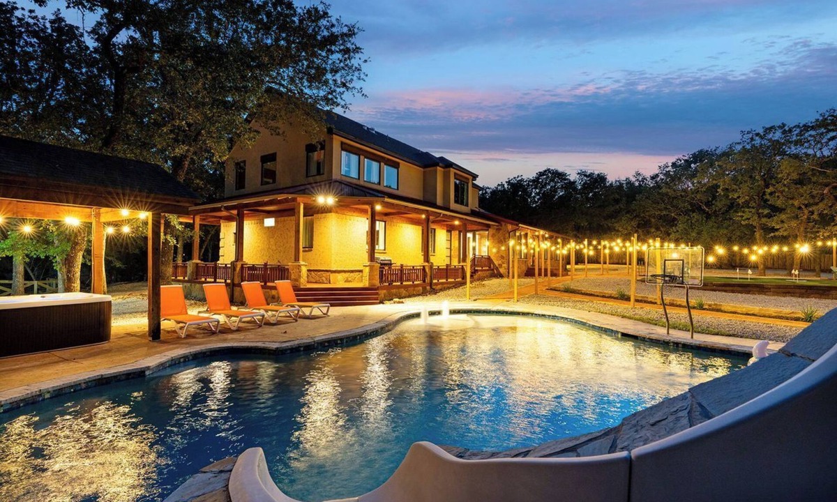 Fort Worth House | Pool Sim Pickleball Mini Golf Sleeps 22
