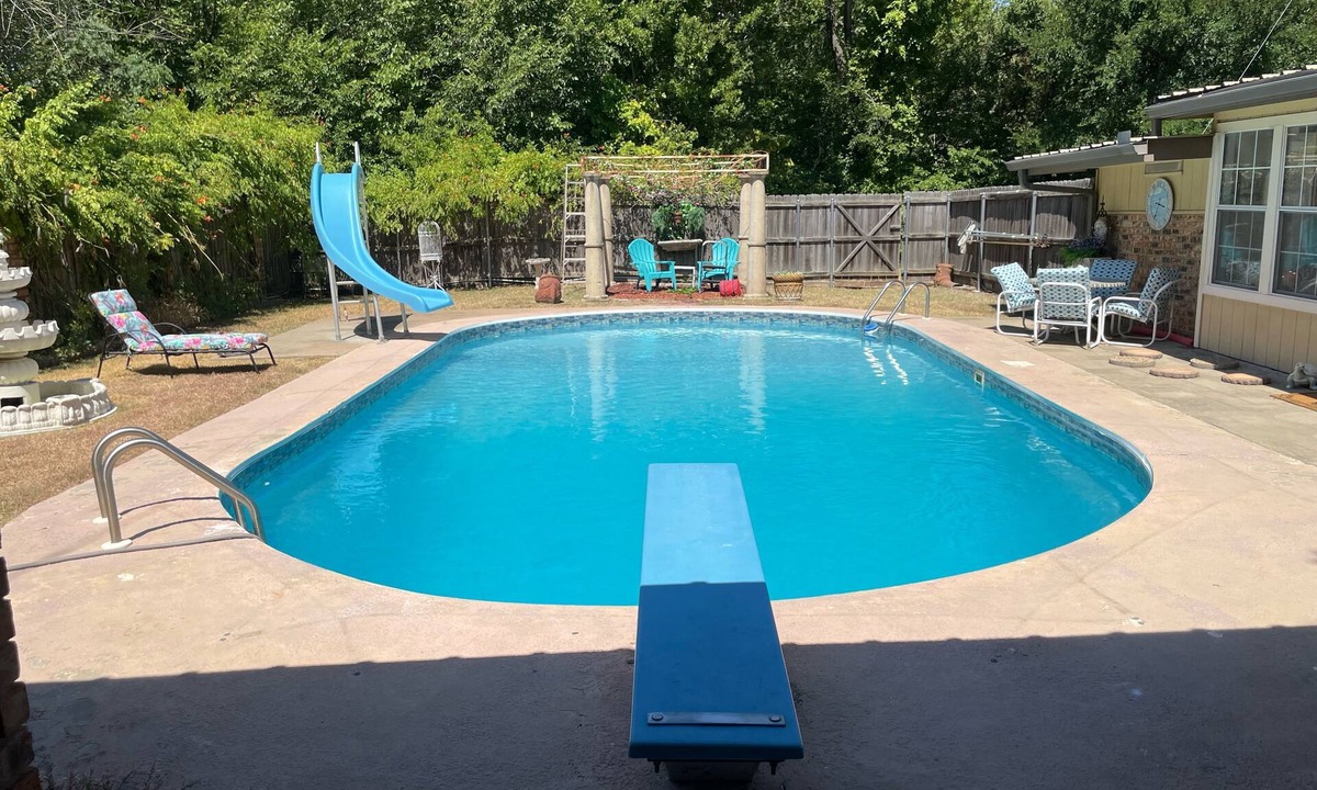 Waxahachie House | Pool Slide Hot Tub Sauna Retreat Sleeps 10
