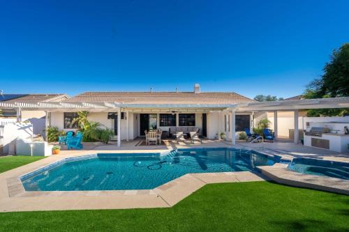 Palm Valley House | Pool & Spa Outdoor Fireplace BBQ Pool Table