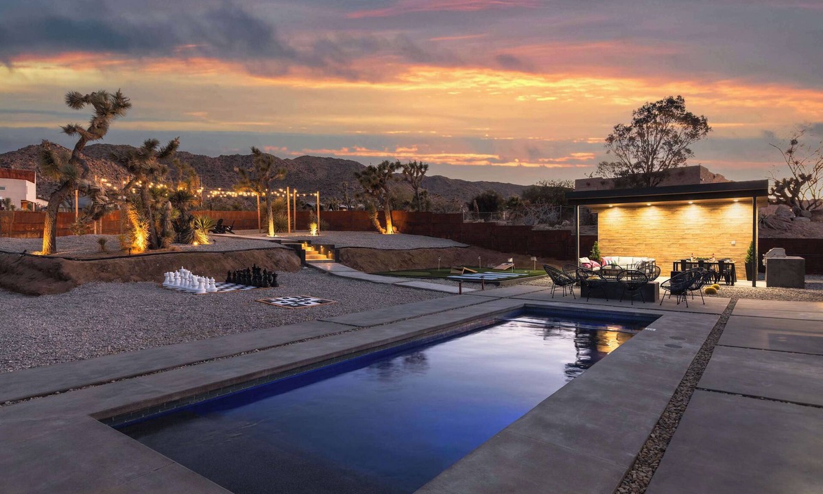Joshua Tree House | (Pool/Spa/Pickleball/Golf/FirePit/EV charger/Sauna/Dome)
