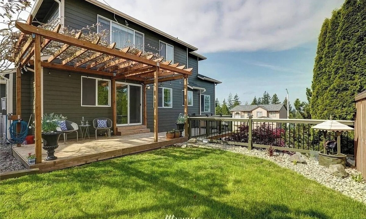 Marysville House | Pool Table Fireplace BBQ Patio Garden