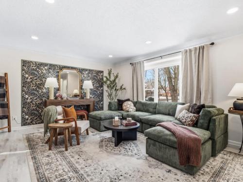 University Heights House | Pool Table - Games - University Circle - Sleeps 8