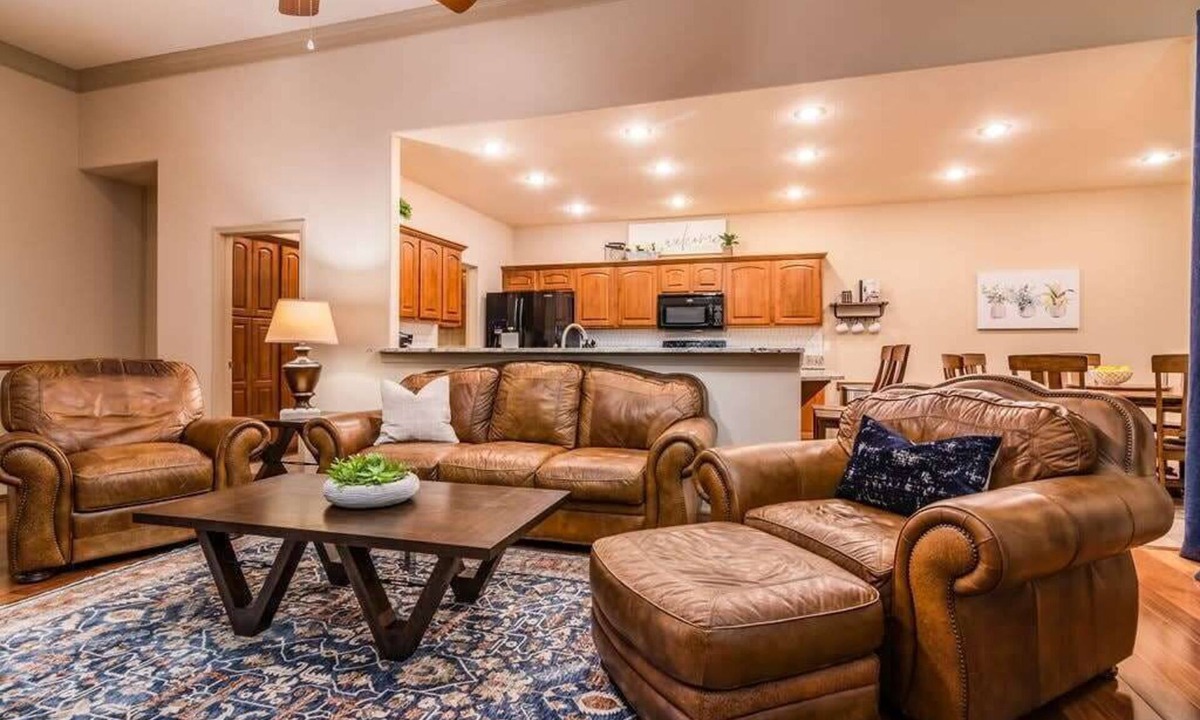 Branson West House | Pool Table! Ping Pong! Arcades! Swimming Pool!