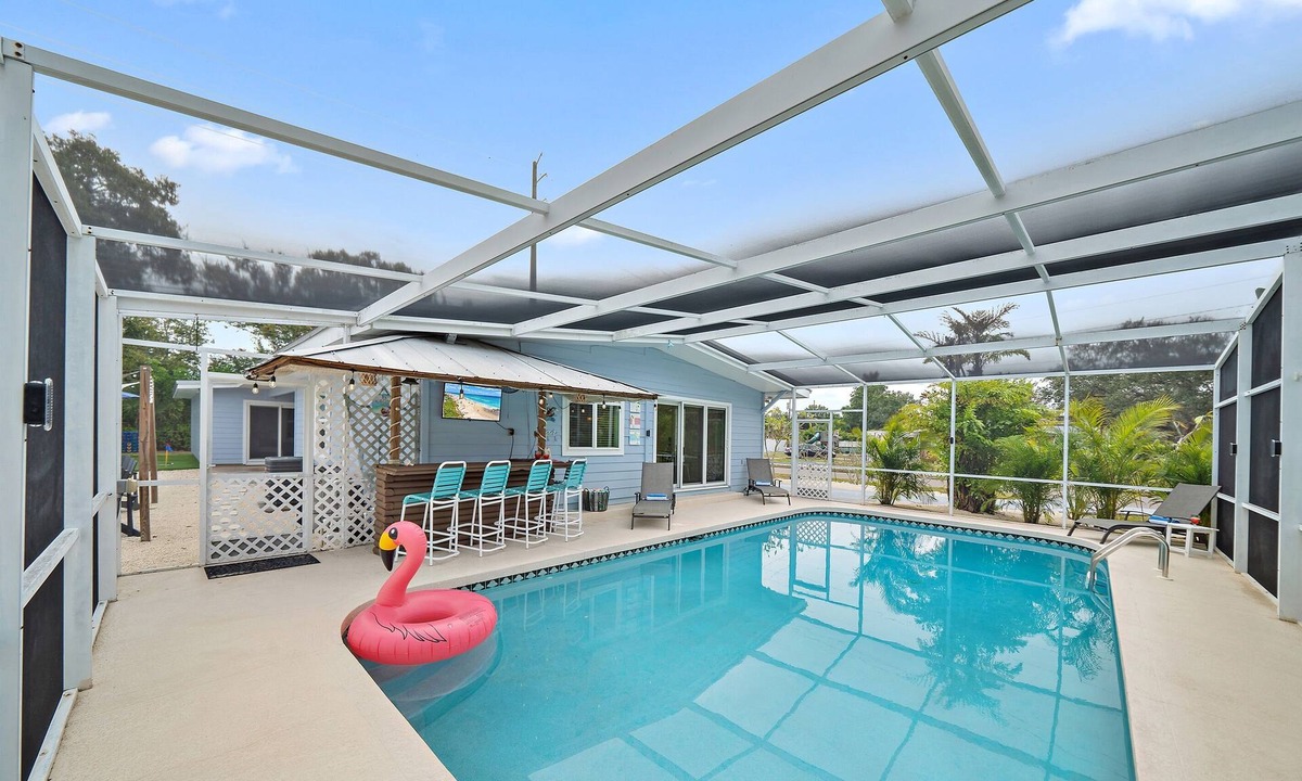 West Bradenton House | Pool+Tiki Bar+Mini Golf+Game Room near beaches,IMG