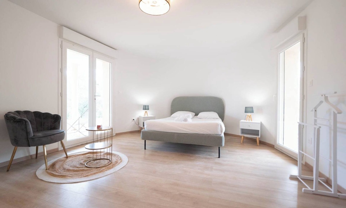 Saint-Clement-de-Riviere Villa | Pool villa - natural parc