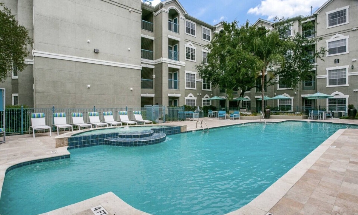Texas Medical Center Apartment | Pool View 3 Bedroom/2 Bath Condo in Houston