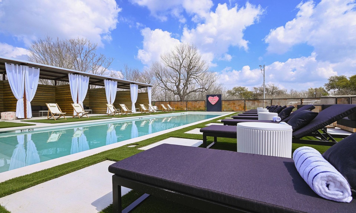 San Marcos Cabin | Pool View Containers SMTX