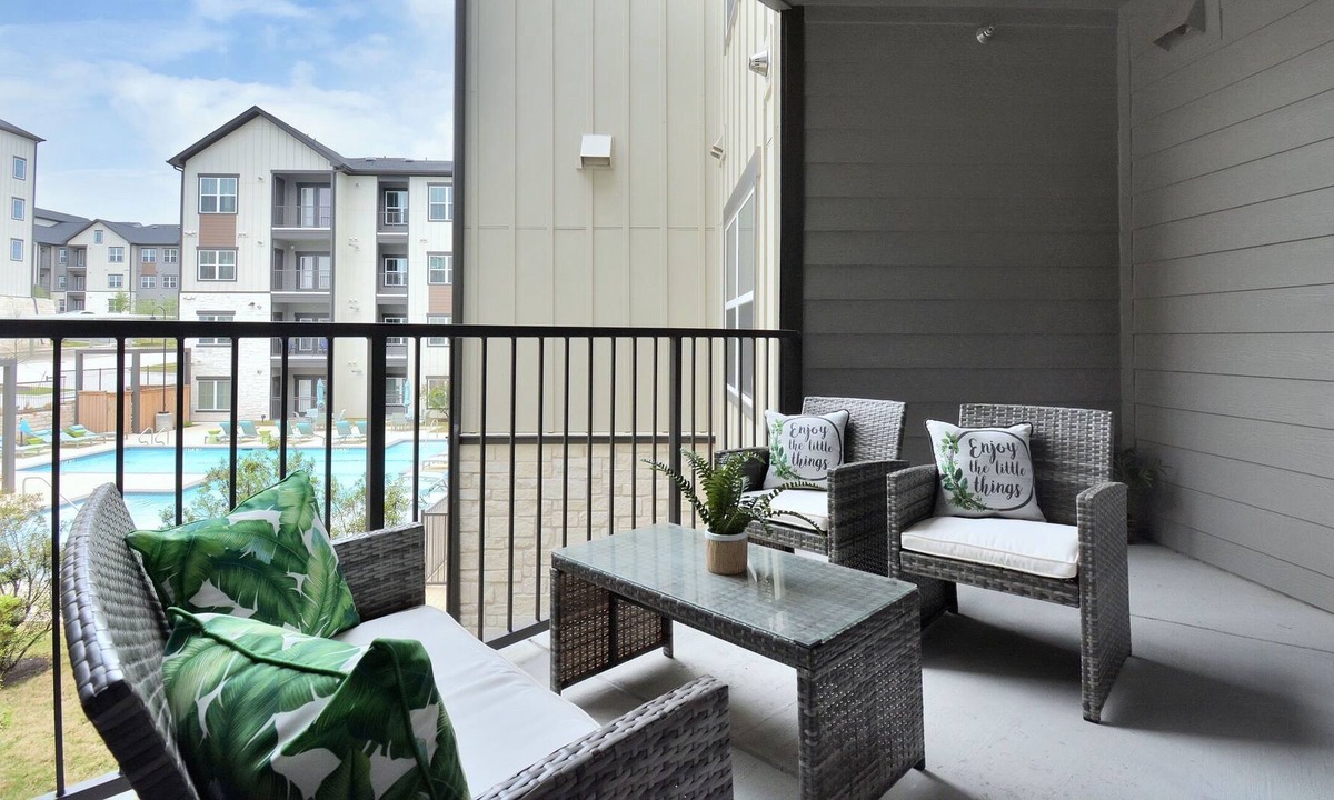 Pleasant Valley Apartment | Pool View Golden Array