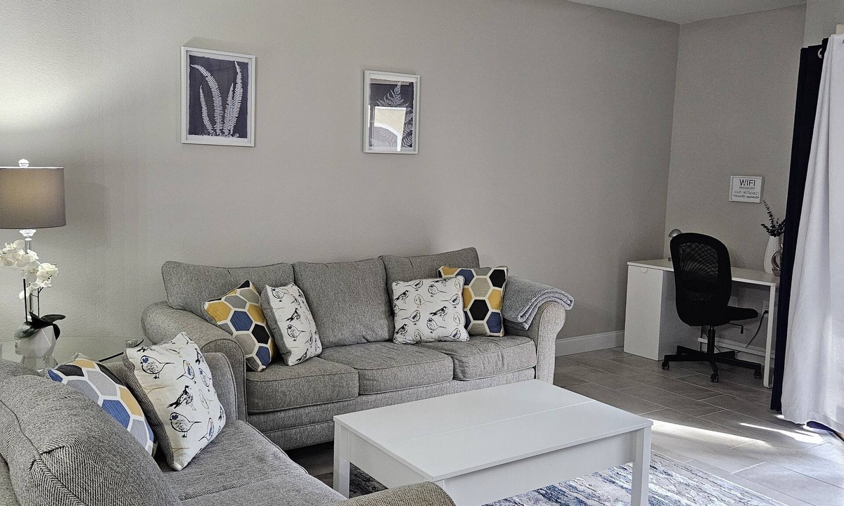 Clearwater Condo | Pool view, ground floor retreat!