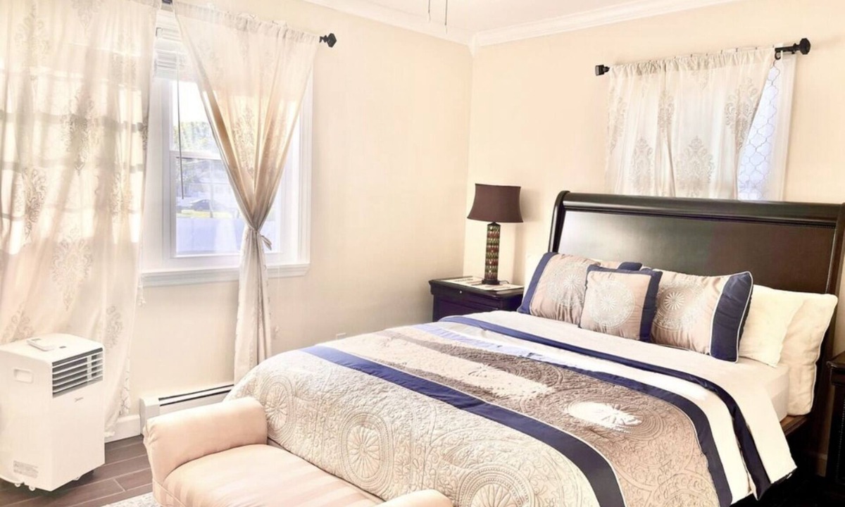 Shirley Bed & Breakfast | Pool view room