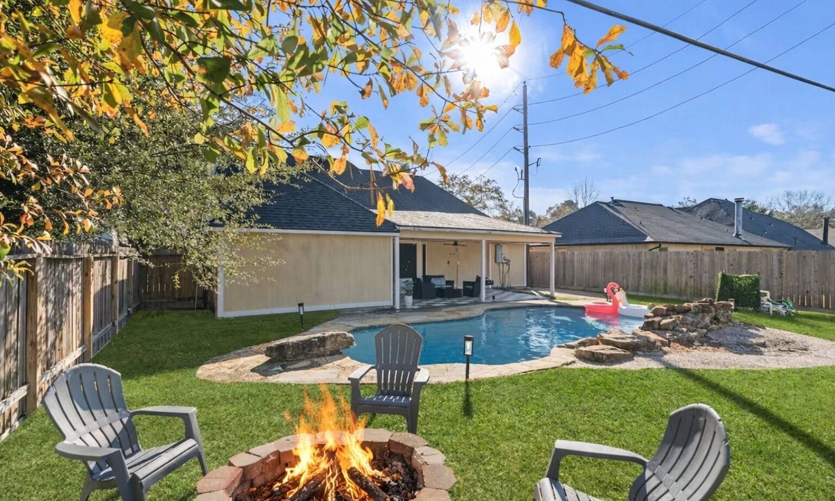 Atascocita House | Pool Villa- Near Airport & Downtown, Fire pit, Foosball
