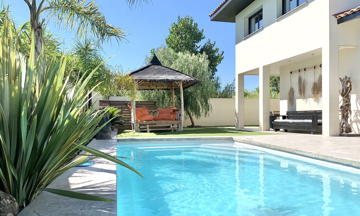 Cap d'Agde Villa | Pool Villa Near Beach