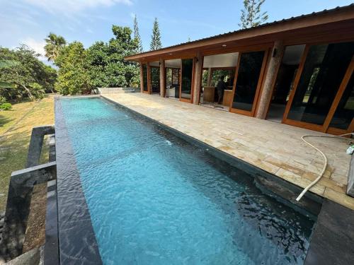 Kalipuro Villa | Pool Villa - Villa Grogol Estate