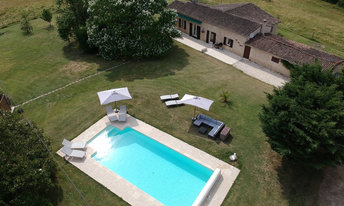 Villefranche-de-Lonchat House | Pool, Wine and wonderful views.