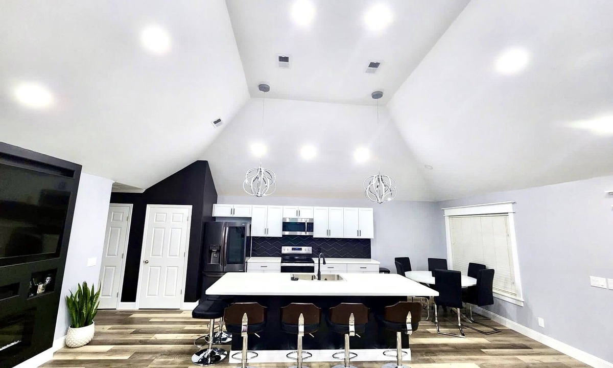 Pooler House | PoolerBnB, Spacious Modern Getaway near Savannah!