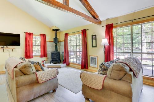 Lackawaxen House | Pools & Ski Access: Lackawaxen Cottage w/Deck!