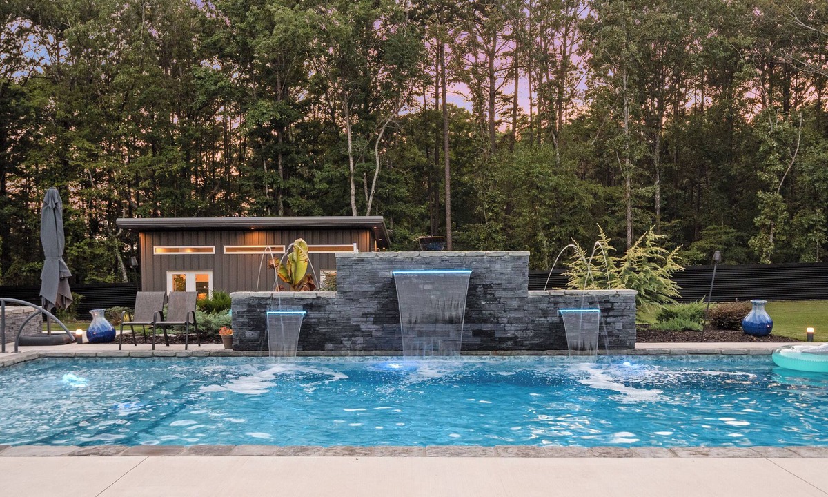 Royal House | Poolside Adults-Only Escape – Hot Tub, Fire Pit Near Lake Ouachita-Home 2