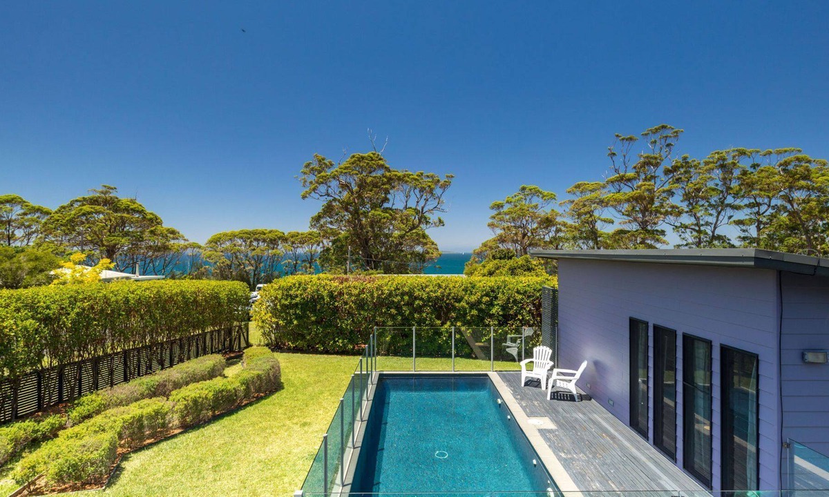 Hyams Beach House | POOLSIDE AT HYAMS - 4pm Check Out Sundays!