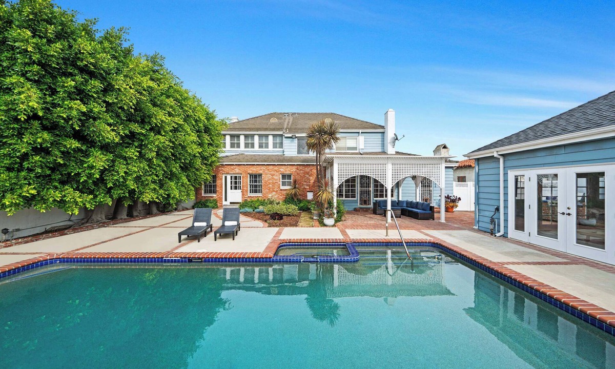 Pico - Robertson House | Poolside Beverly Hills Getaway · Spa & Games