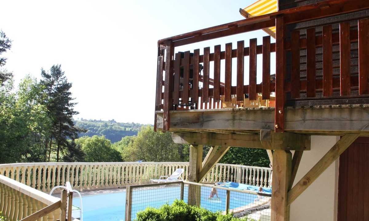 Plantades House | Poolside Bliss Near Lake