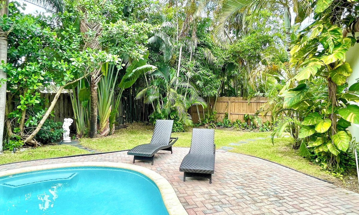 Boca Raton House | Poolside Boca luxury beach house