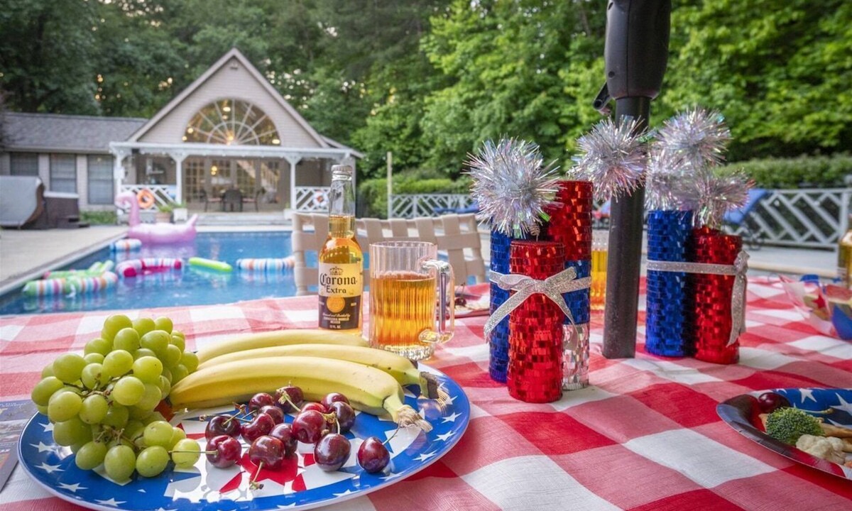 Helen Cabin | Poolside Escape - Luxurious Home w/Private Pool