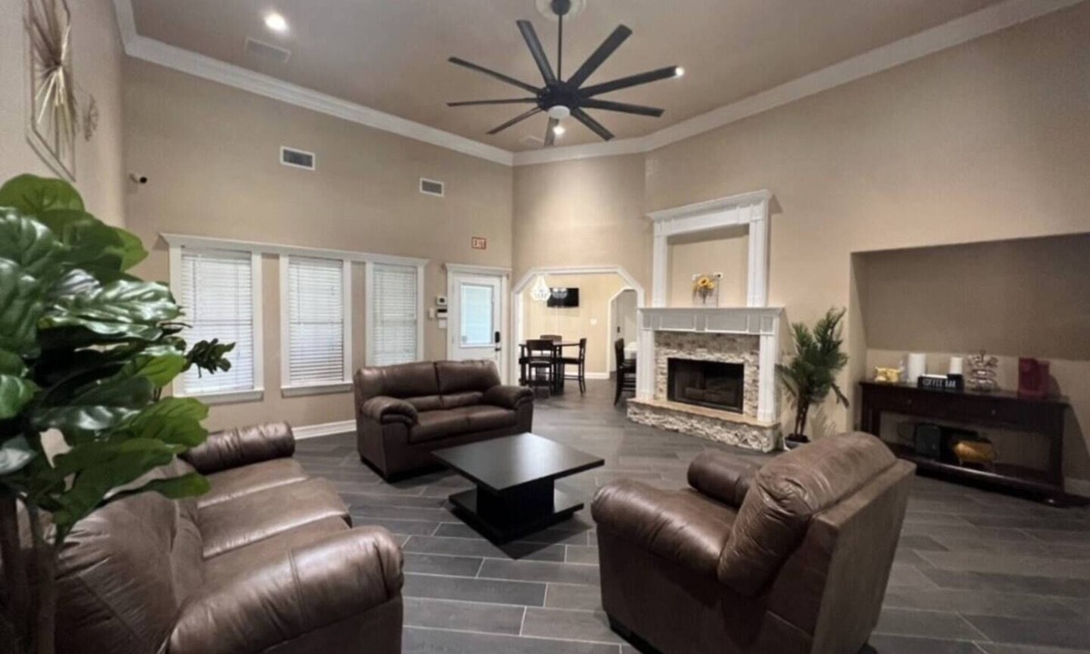 Tomball House | Poolside Escape: Pool, Hot tub, Jacuzzi & much more
