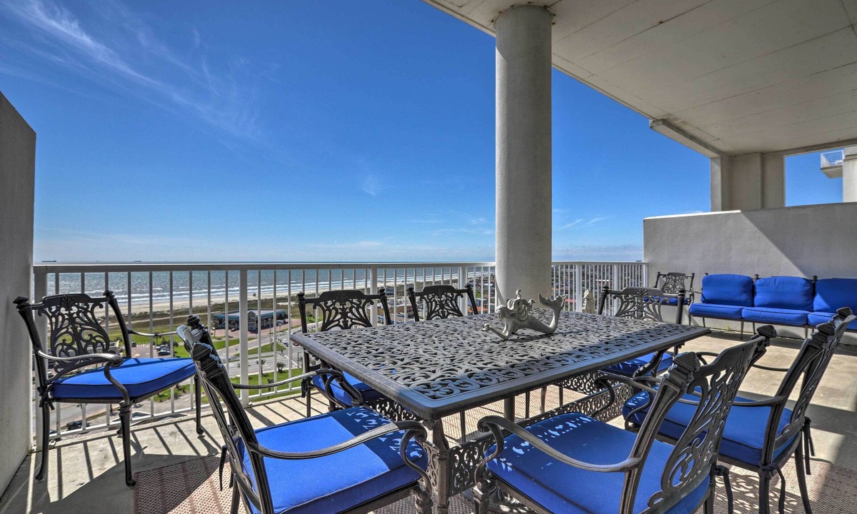 Galveston Condo | Poolside Fun & Beachfront Views! Galveston Condo