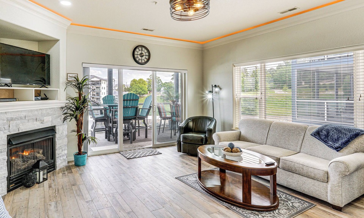 Lake Ozark Condo | Poolside Fun + Views! Waterfront Ozarks Retreat