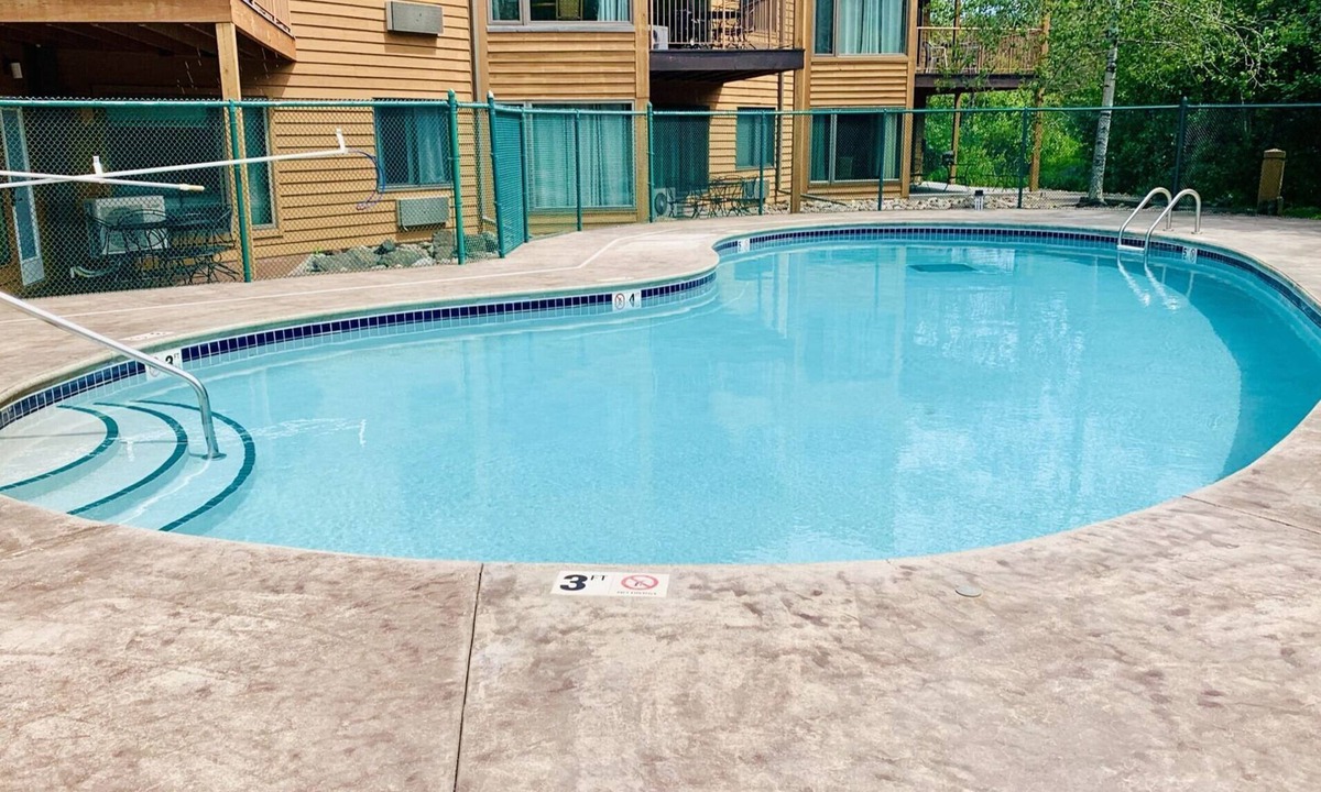 Two Harbors Apartment | Poolside Lodge One Bedroom Suite