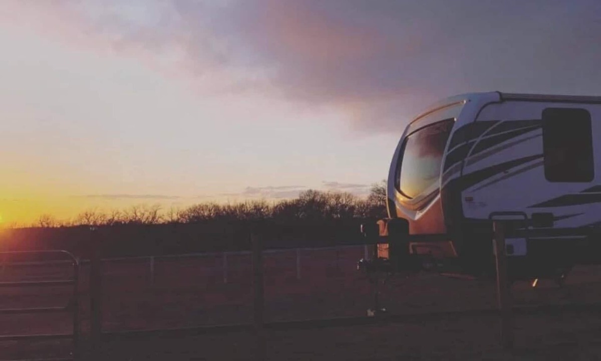 Earlsboro House | Poolside Luxury RV