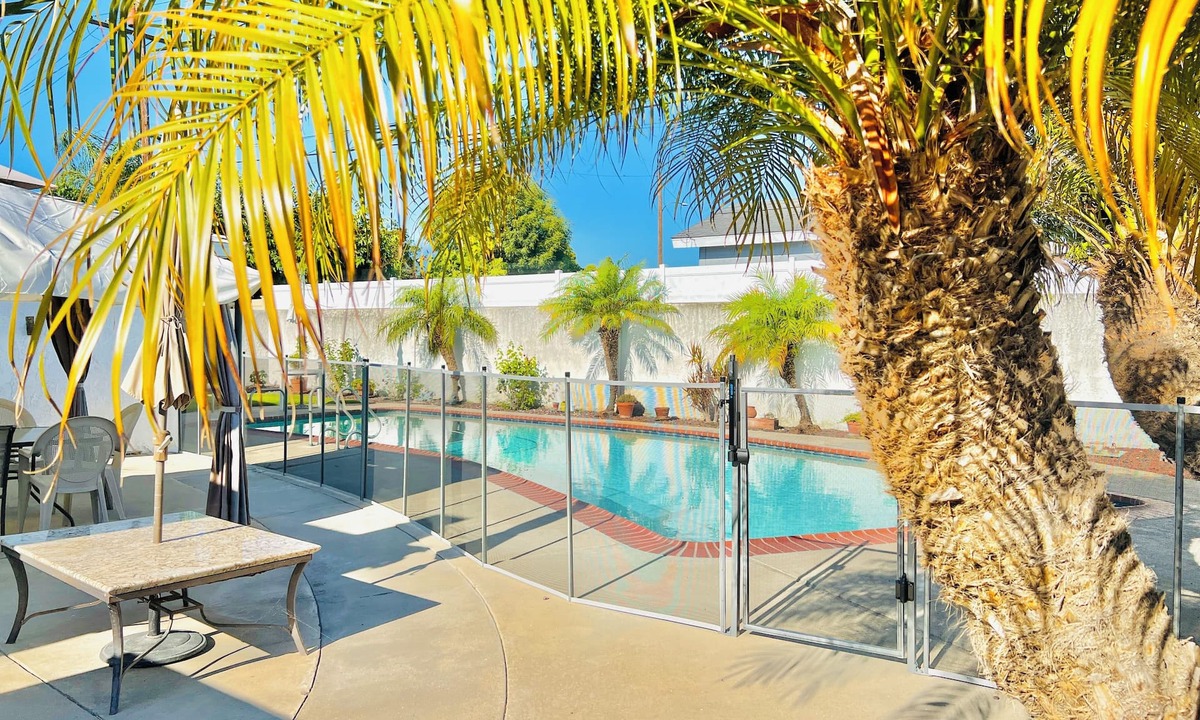 Midway City House | Poolside Paradise Single Family 3BA Disney Home