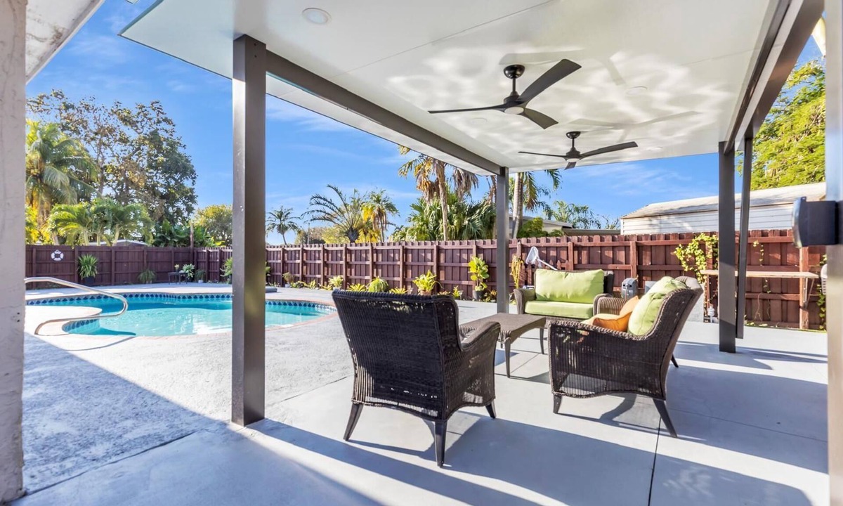 Homestead House | Poolside Paradise