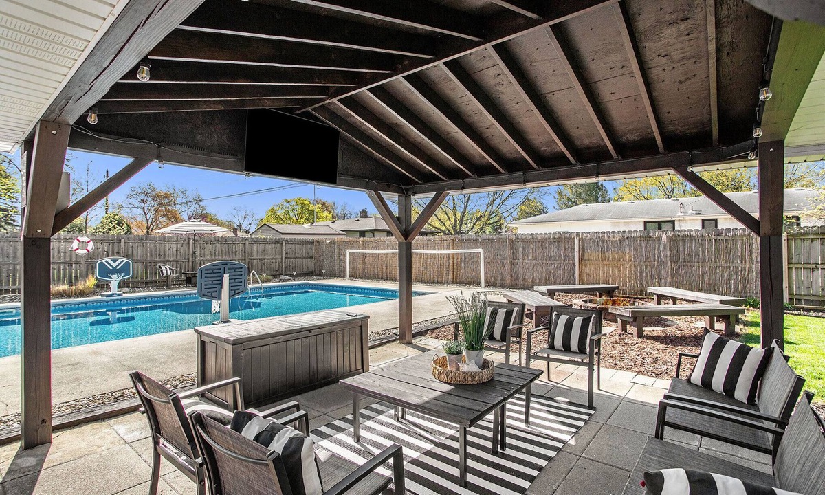 Stevensville House | Poolside Playhouse: Hot Tub, Firepit & Games