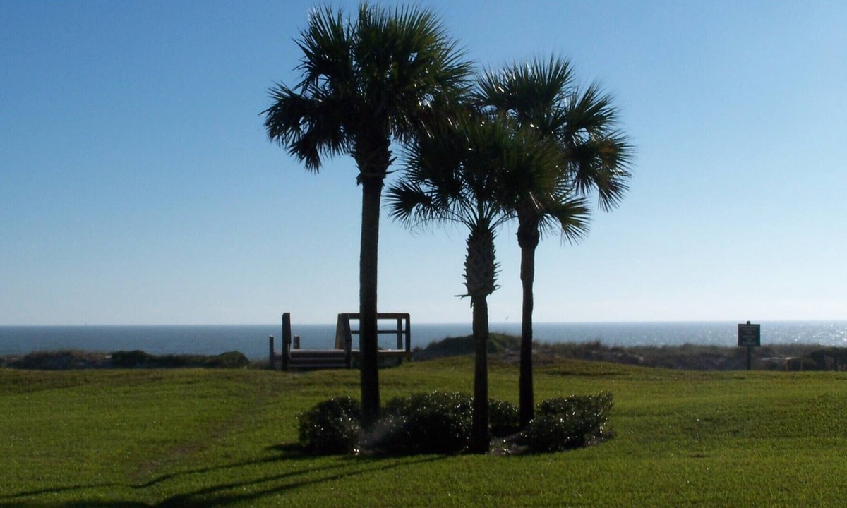 American Beach Villa | Poolside Sailmaker Condo at Summer Beach!