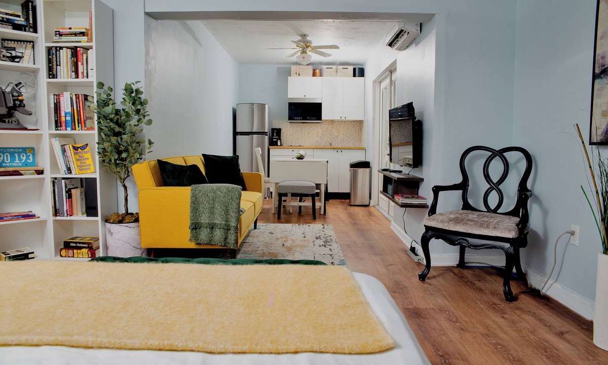 Miramar Apartment | Poolside Studio near Hard Rock Stadium