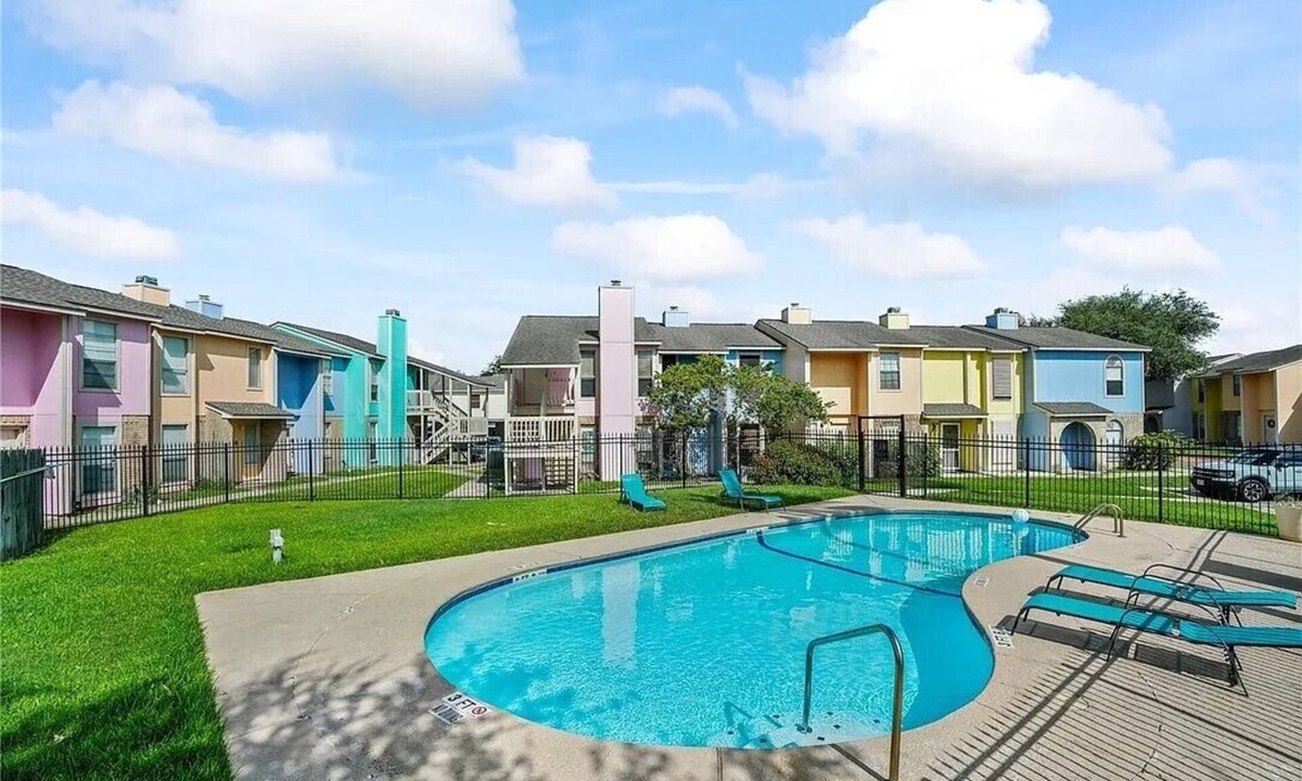 South Side Condo | Poolside this Summer at Cozy Gardens Retreat
