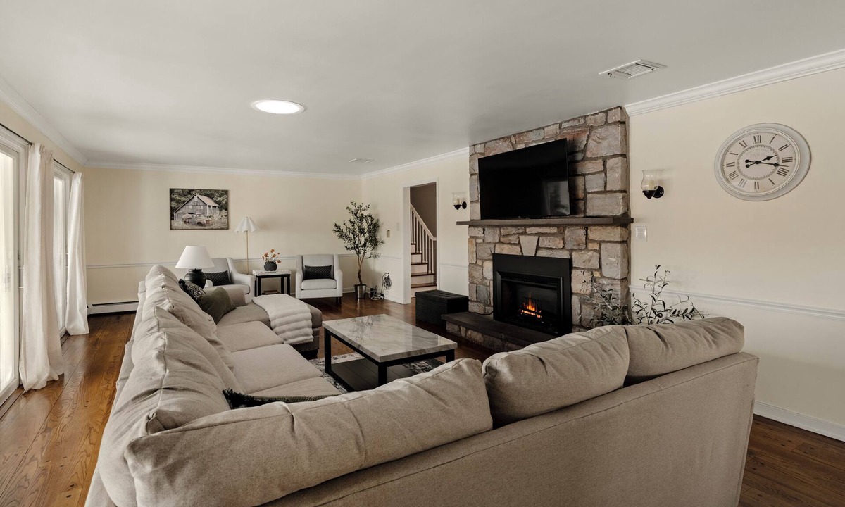 Honey Brook House | Poolside Villa among farmland views