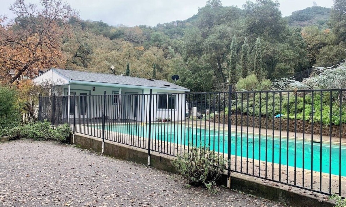 Morgan Hill Cottage | Poolside Wine Country Retreat