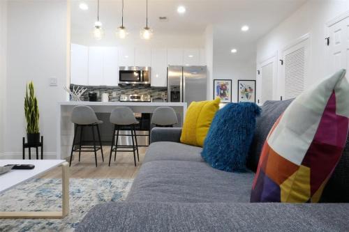 Cardozo Apartment | Pop Art Chic Stunning Shaw - U Street Apartment