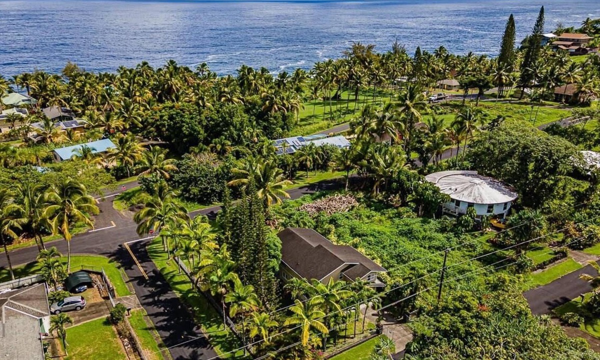 Kapoho House | Popa’a Palms: 3BR 2BA, 2 Blocks from the Ocean