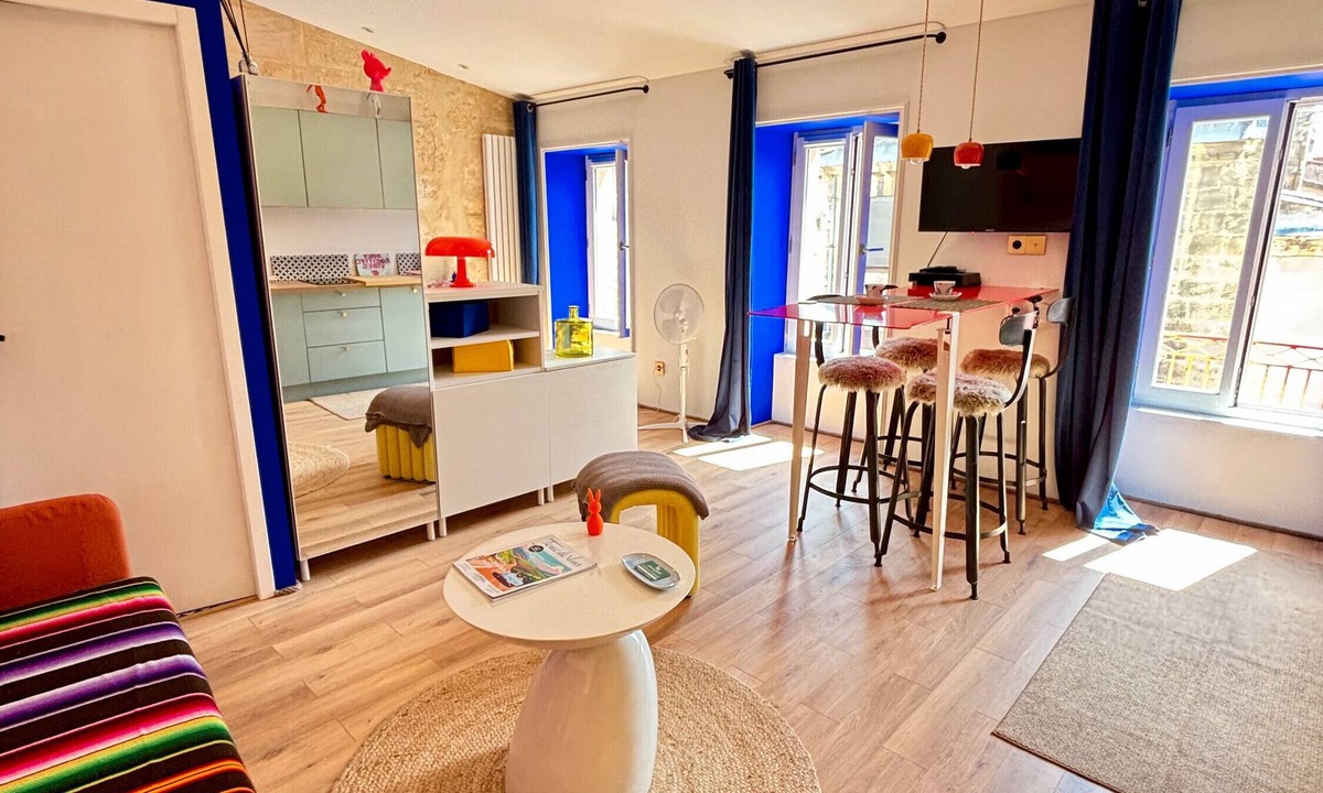 Saint-Michel Apartment | Pop’appart Bordeaux – A Colorful and Bright Haven in the Heart of the City