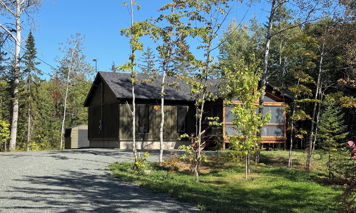 Gloucester County Cabin | Poplar Retreat - with hot tub
