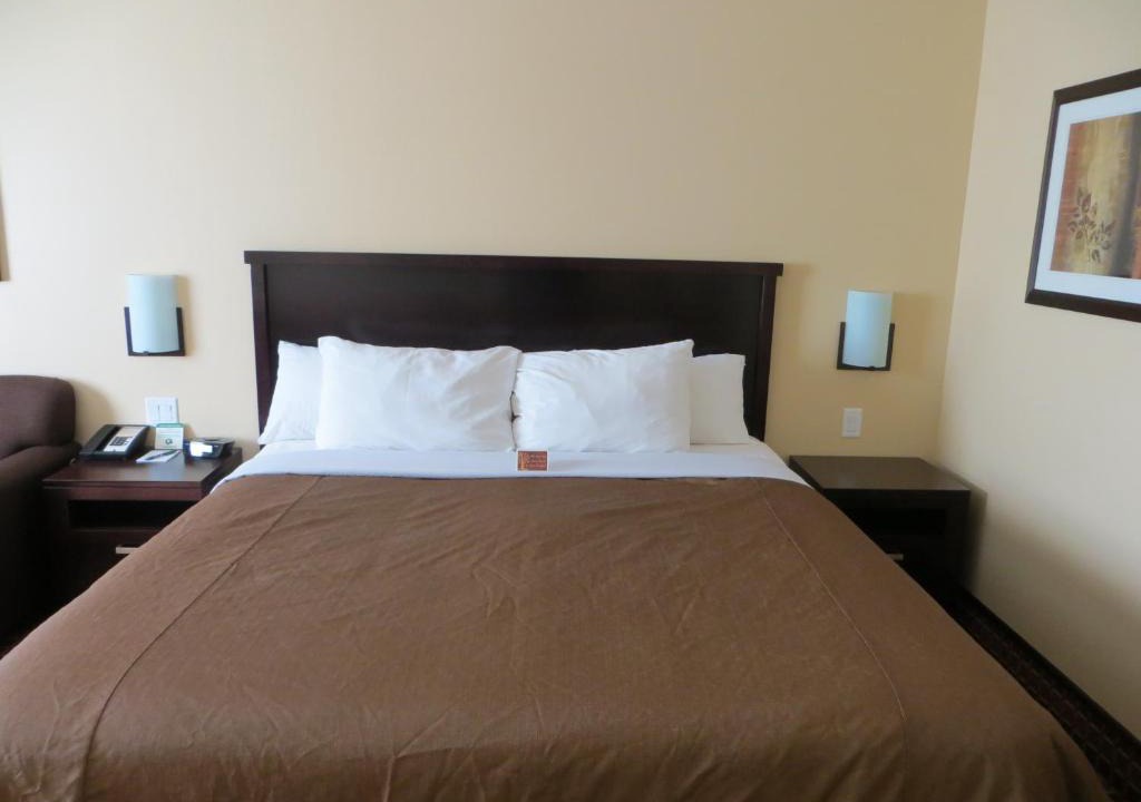 Stoughton Hotel | Poplar Tree Inn
