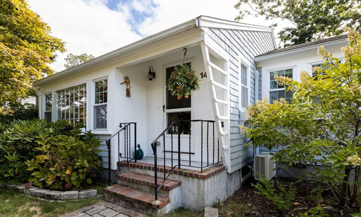 Popponesset House | Popponesset! 3 bed, and updated bath w/outdoor shower. Private beach.