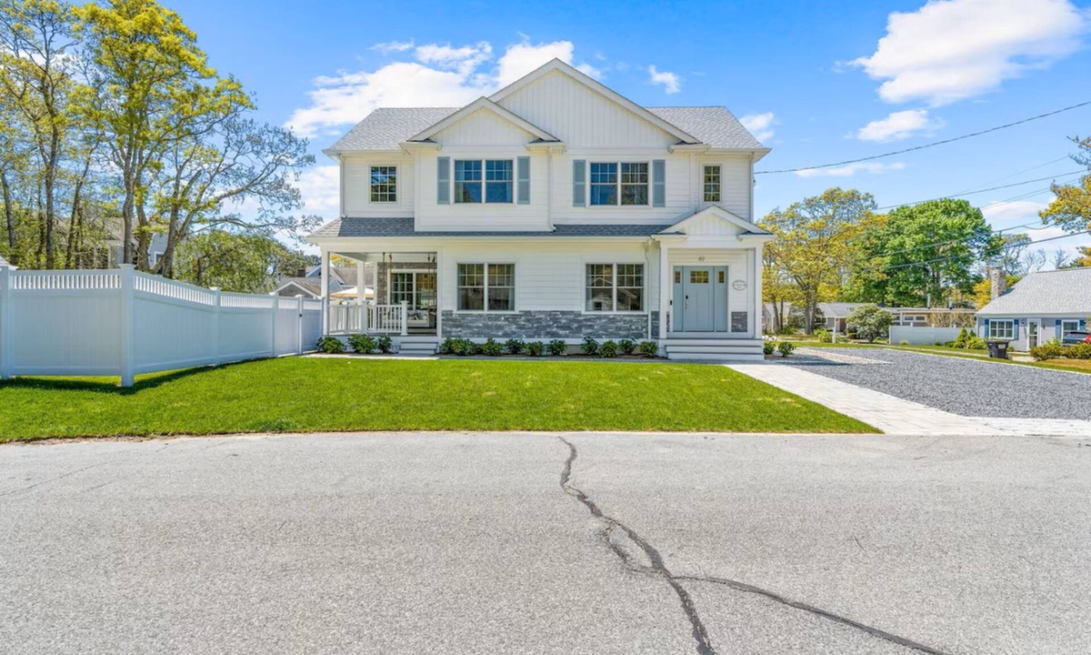 Popponesset House | Popponesset-3-bedrooms, 3.5 baths, sleeps 6, A/C, Pool, Firepit